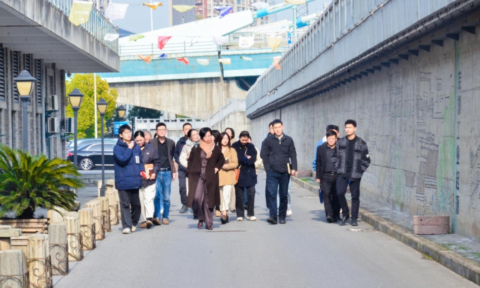 “走進(jìn)園區(qū)，共享未來(lái)”鏡湖區(qū)高層次人才服務(wù)企業(yè)雙向促進(jìn)對(duì)接交流活動(dòng)在園舉辦